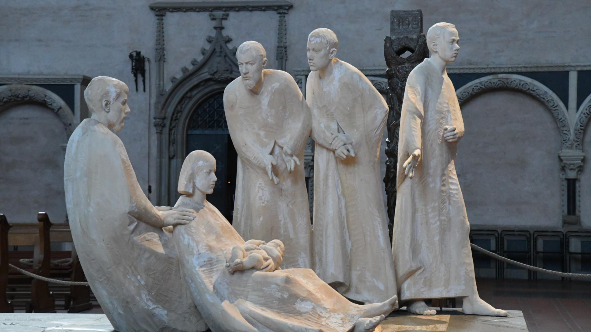 Die neue Krippe im Dom besteht aus Lindenholz und ist bewusst einfach gehalten.
