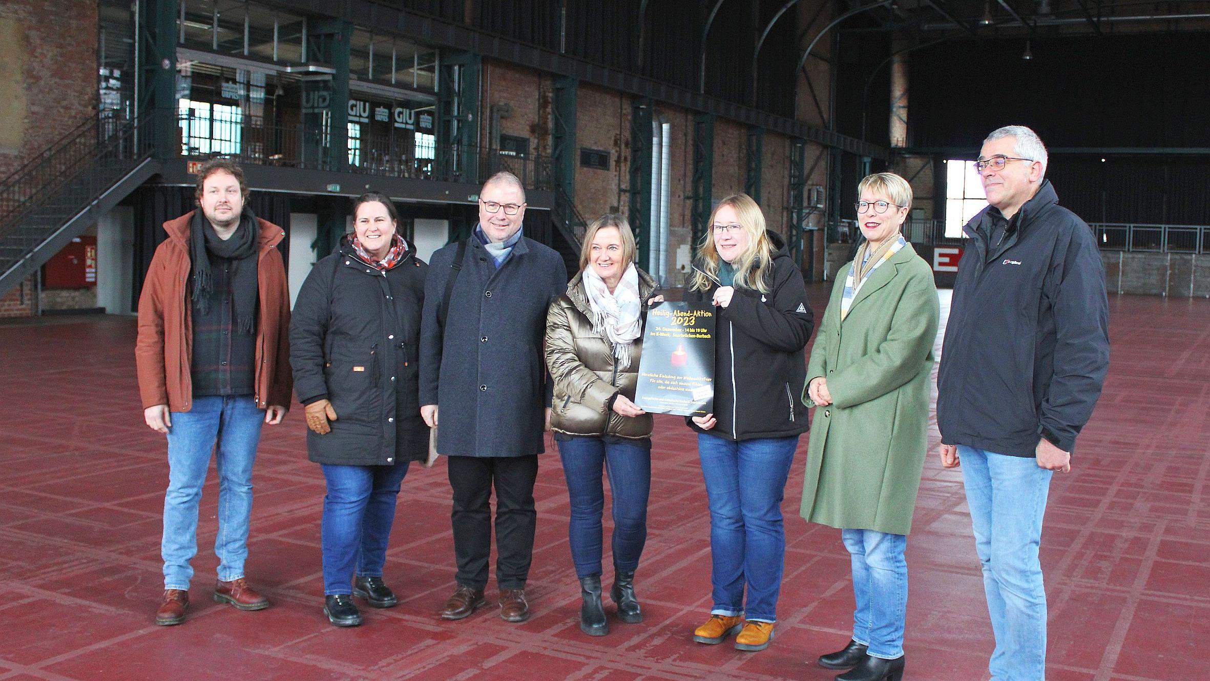 Das Leitungsteam der Saarbrücker Heiligabend-Aktion beim Vorgespräch im E-Werk (von links): Maximilian Schmitt, Tina Haase, Christian Weyer, Alexandra Klein, Tina Wagner, Monika Urbatsch und Lutwin Gillo.
