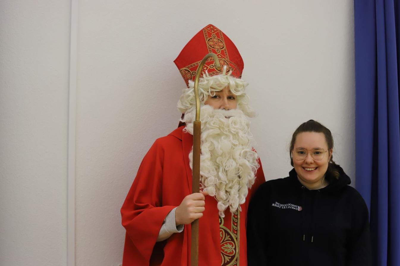 Lara Kasel und Patrick Baum sind schon in der richtigen Stimmung für den Nikolausabend.