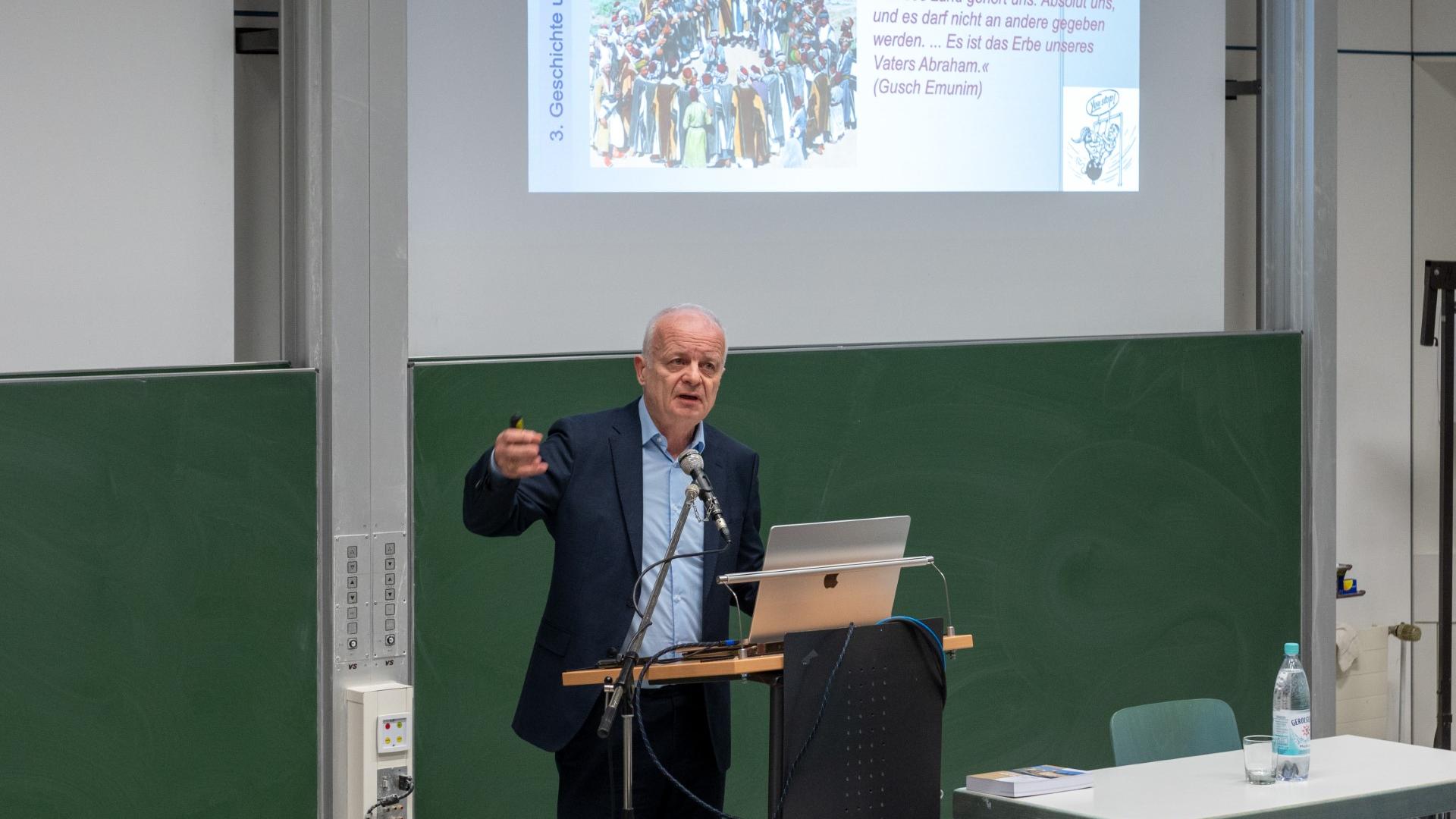 Seit 20 Jahren lebt Prof. Vieweger mit Israelis, Palästinensern und Syrern in Nachbarschaft und kennt die Befindlichkeiten der Menschen.