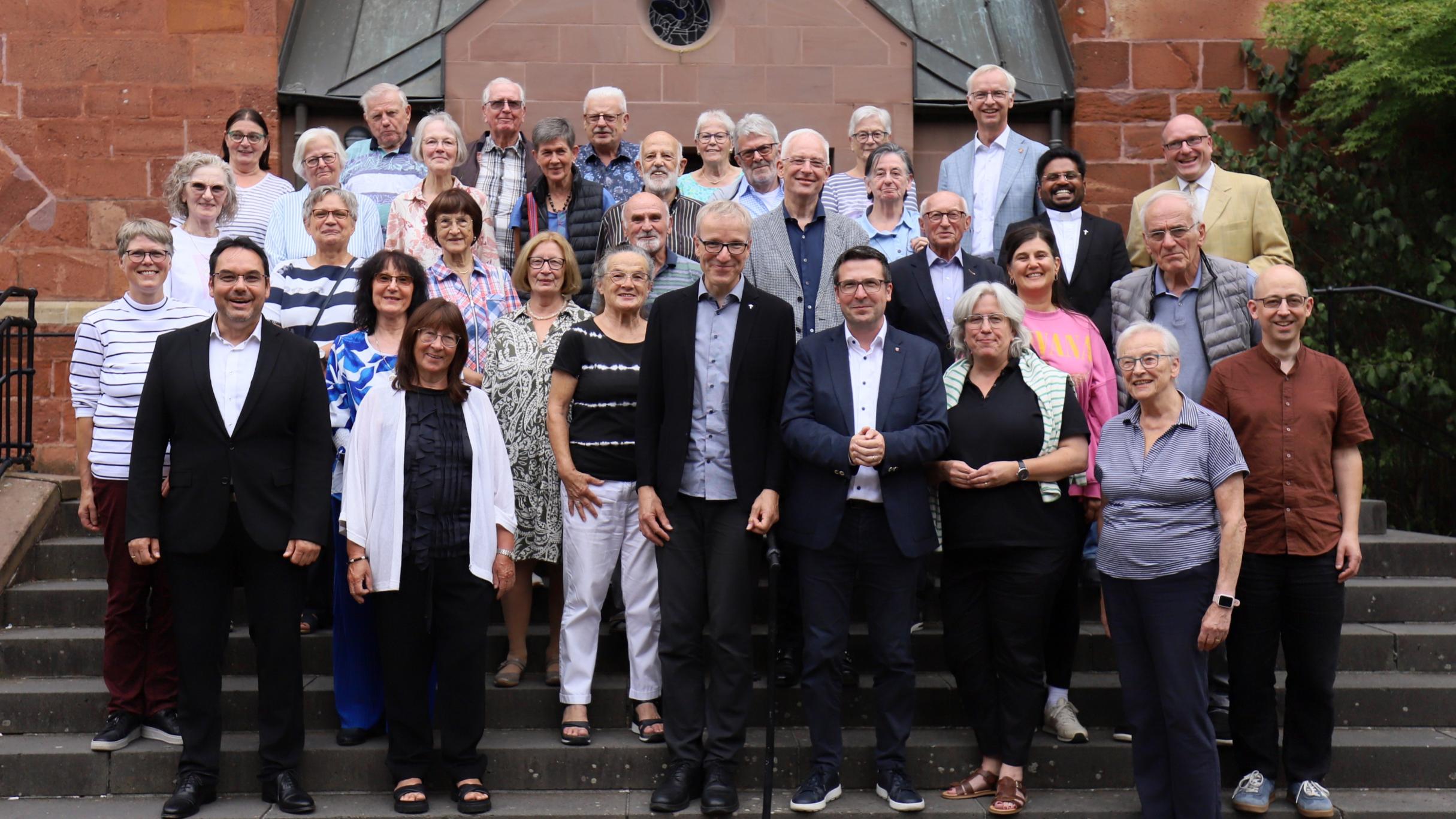 Ehranger Ehrenamtliche mit Staatsminister Klein und OB Leibe, Pfarrer Diederich, Pfarrerin Kluge, Gemeindereferent Friedrich_sb