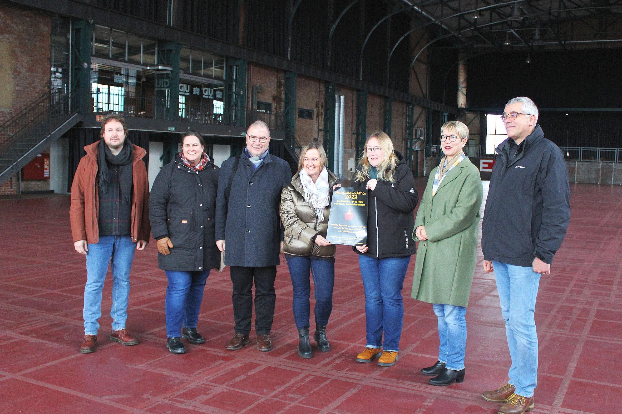 Das Leitungsteam der Saarbrücker Heiligabend-Aktion beim Vorgespräch im E-Werk (von links): Maximilian Schmitt, Tina Haase, Christian Weyer, Alexandra Klein, Tina Wagner, Monika Urbatsch und Lutwin Gillo.
