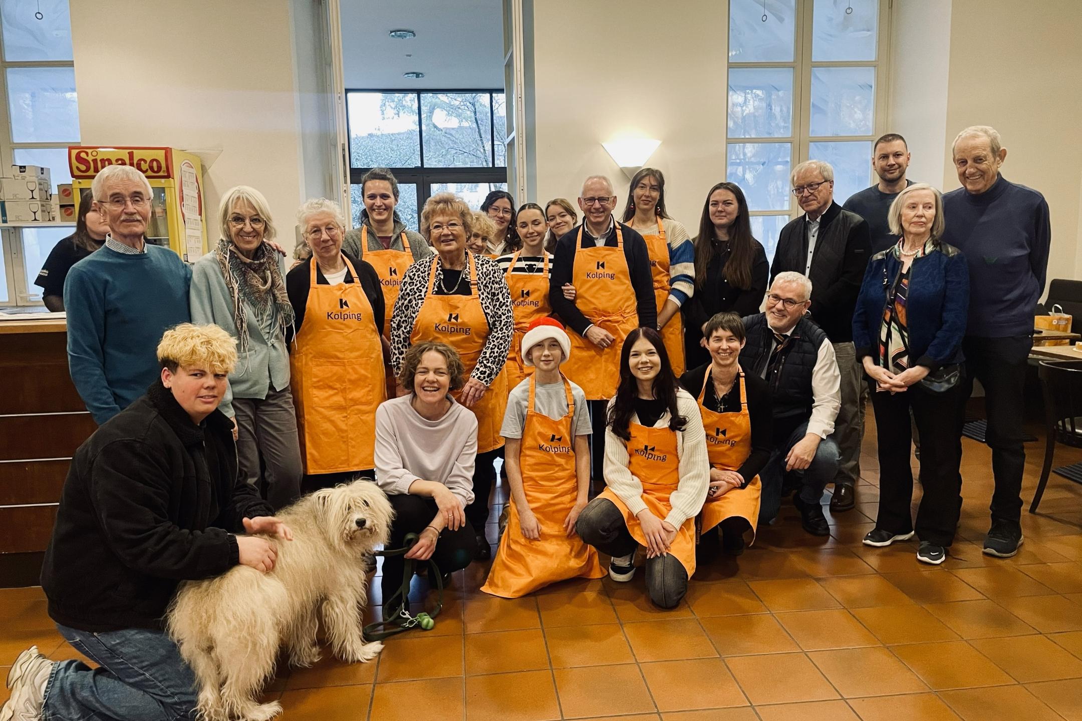 Die Helferinnen und Helfer bei Weihnacht der offenen Tür im Kolpinghaus Trier.