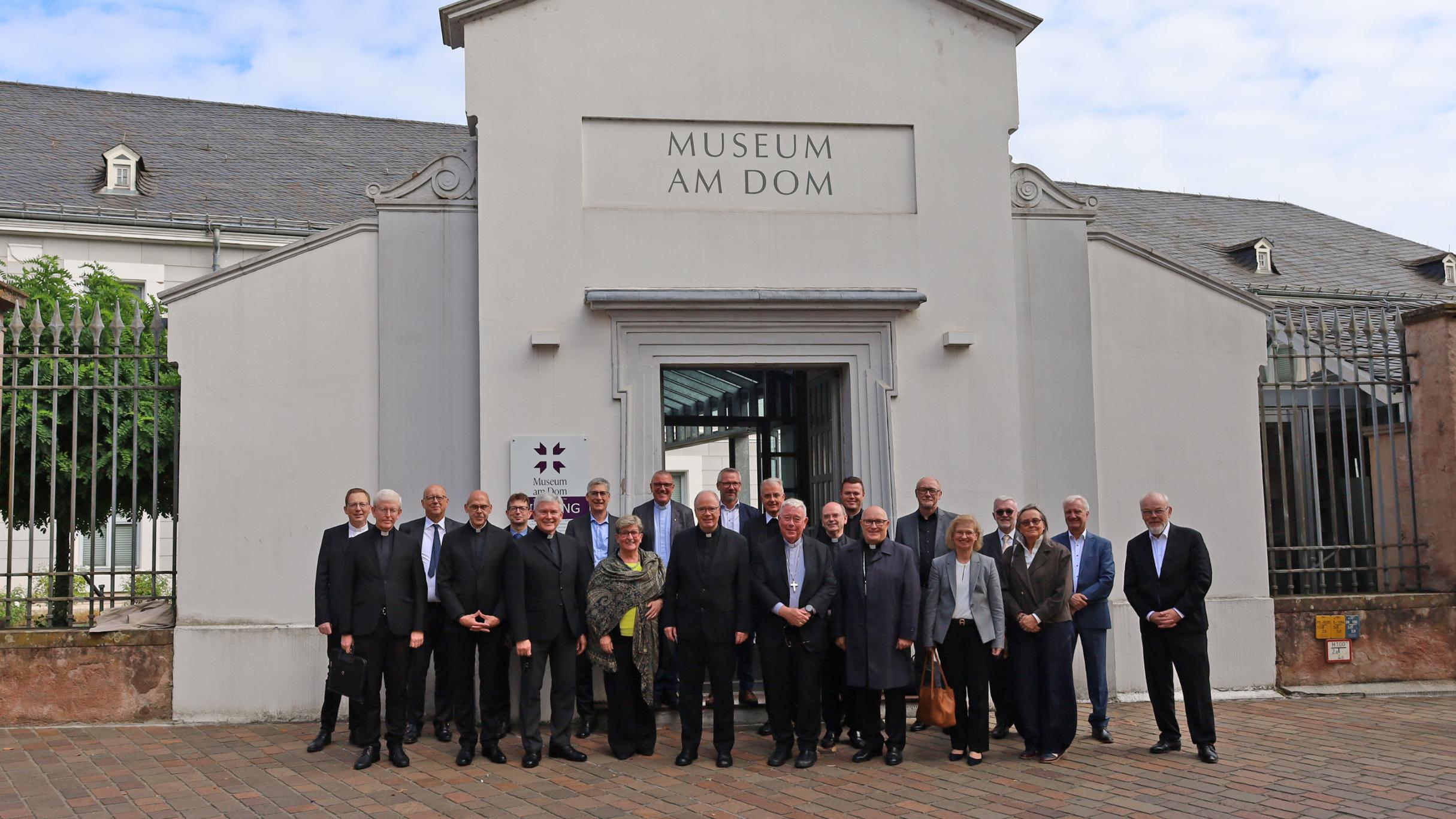 Auch der Besuch des Museums am Dom stand auf dem Programm für die Bistumsleitungen.