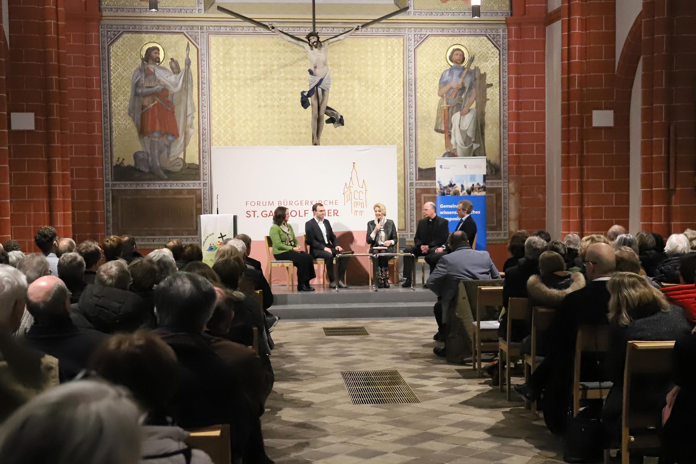 Dr. Yvonne Russell, Prof. Dr. Ingo Proft, Prof. Dr. Eva Martha Eckkrammer, Bischof Dr. Stephan Ackermann, Prof. Dr. Benjamin Weyers (vlnr.)
